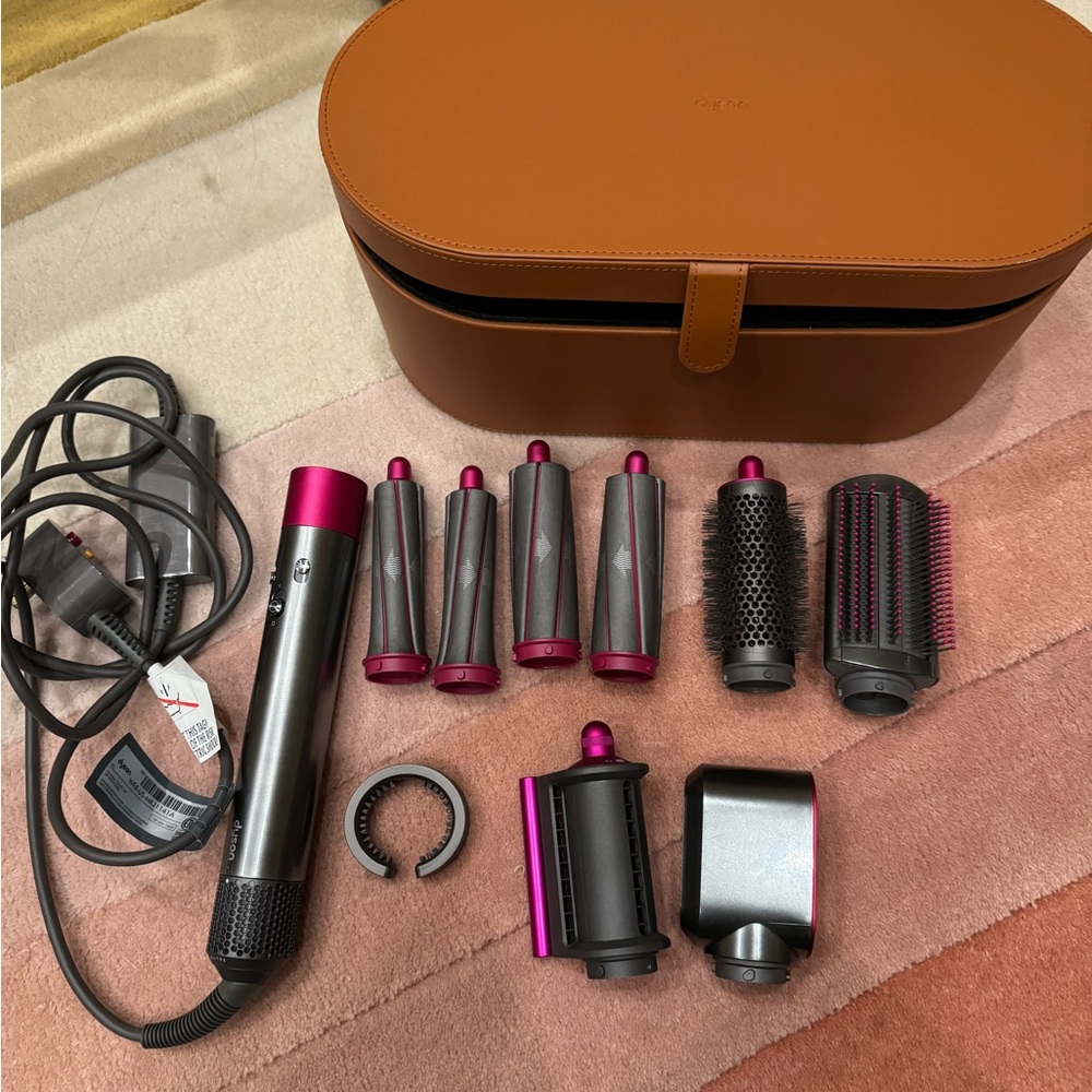 10 pc Dyson air wrap, brush set like new